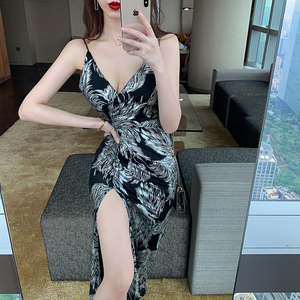 Spot ~ live video new summer new sexy V-neck backless medium length dress suspender dress