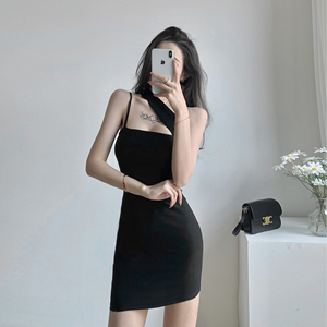 Slim one step skirt with buttocks and black dress