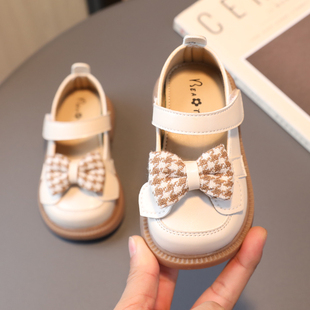 女宝宝鞋子软底春秋0一1-3岁婴儿学步鞋女童公主鞋新款洋气小皮鞋