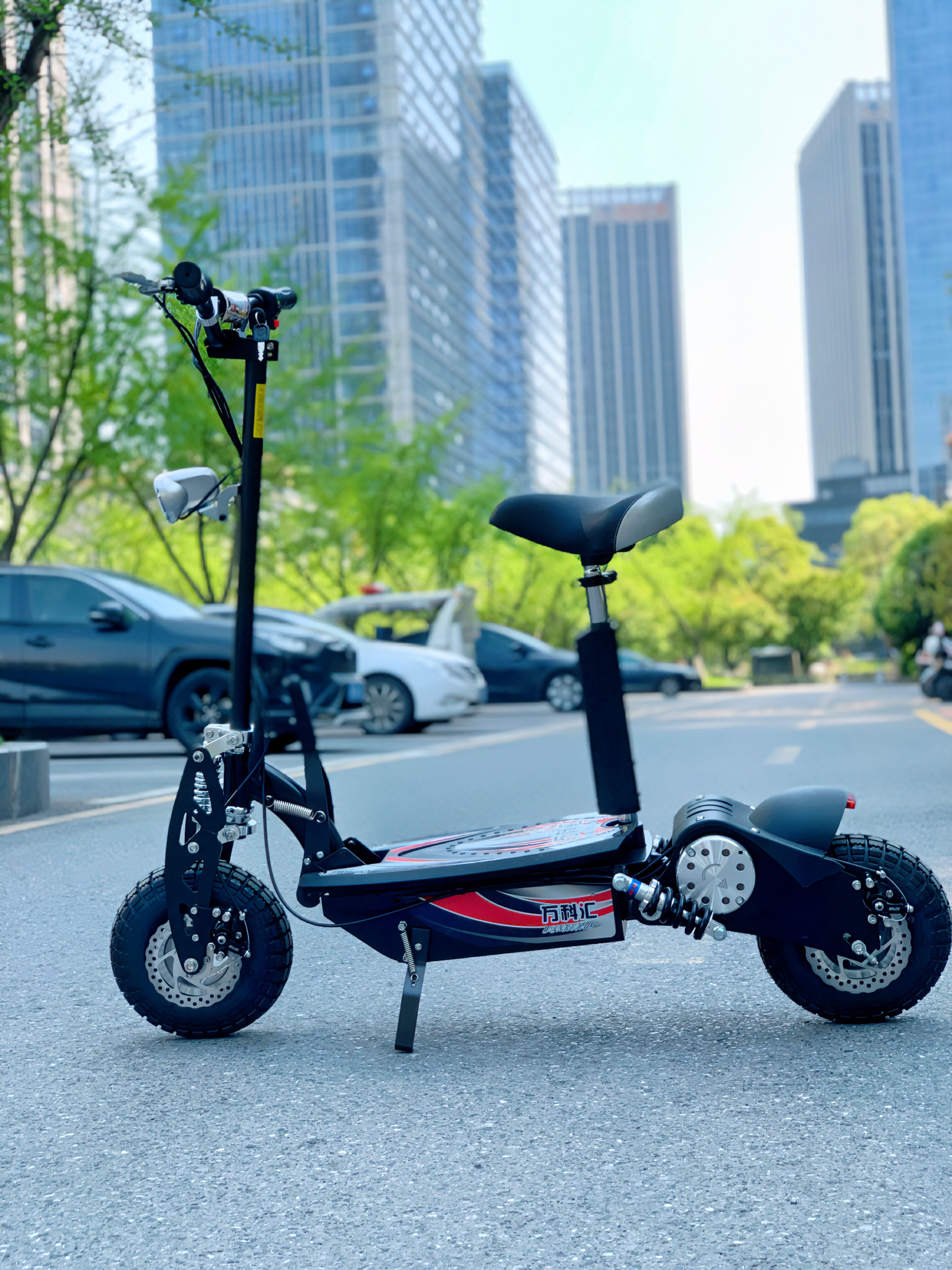 万科汇成人二轮折叠代步车 电动电瓶车折叠升特代驾滑板车越野