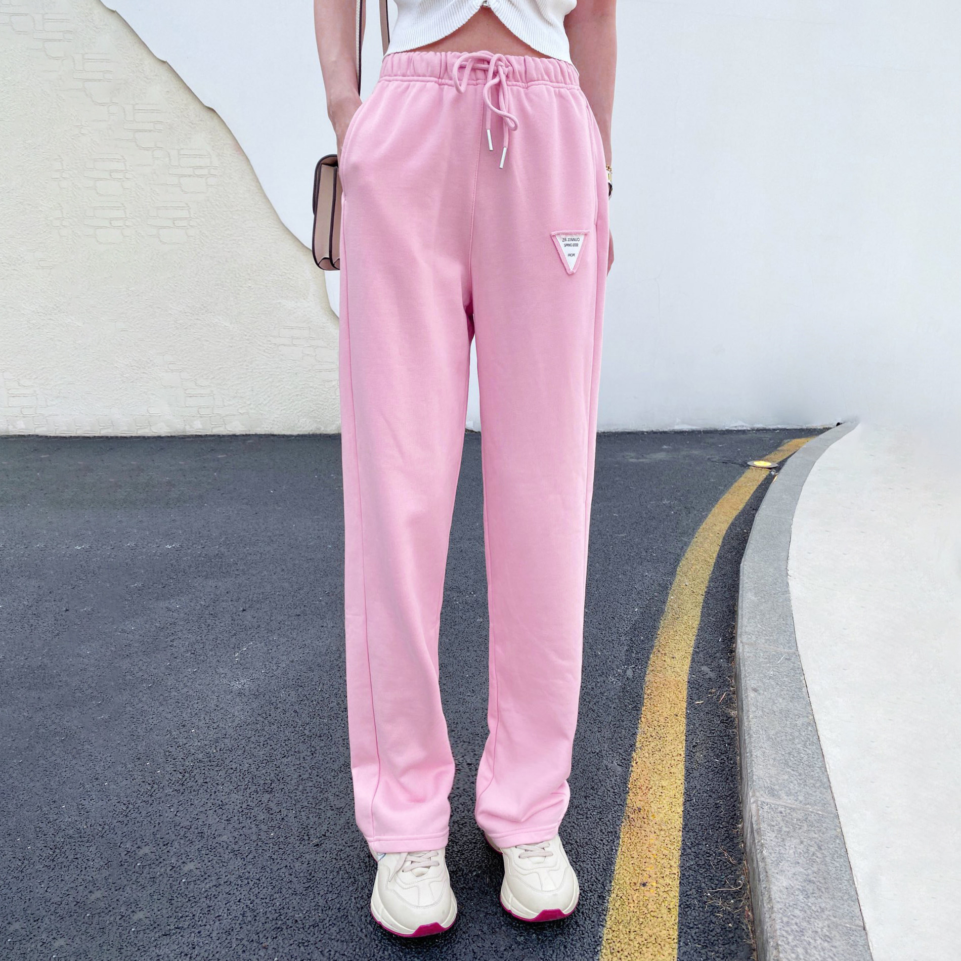 卫裤女2021新款时尚粉色