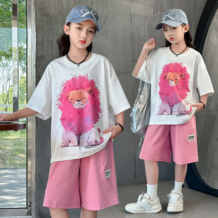 夏日多巴胺2024新款女童梨型身材粉色慵懒风涂鸦狮子短袖短裤套装