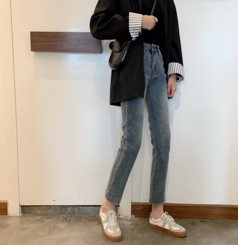 春季高腰显瘦直筒长裤宽松牛仔裤2020新款女黑色裤子小脚裤烟筒裤