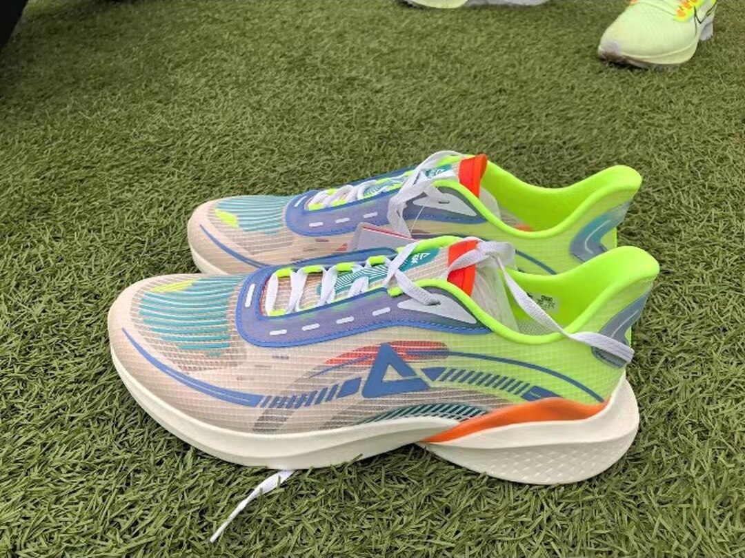 匹克轻弹002 态极2021年秋季新款网面透气轻便缓震跑步鞋 e12527h