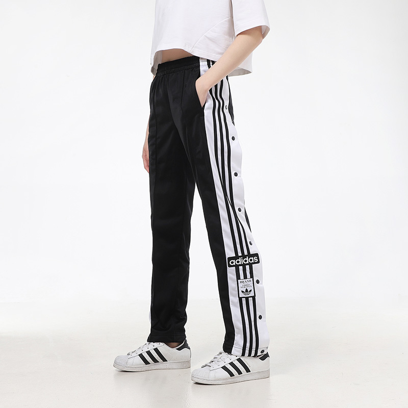 银泰百货潮流旗舰店的优惠券大全—阿迪达斯女裤三叶草排扣裤2021夏