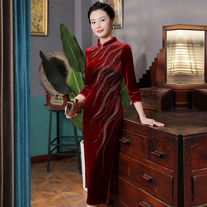 喜婆婆婚宴装洋气妈妈本命年连衣裙结婚中年高贵礼服高档丝绒旗袍
