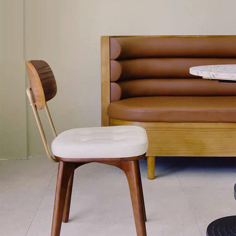 现代简约实木椅子家用带扶手咖啡厅诧寂风餐椅复古软包靠背椅