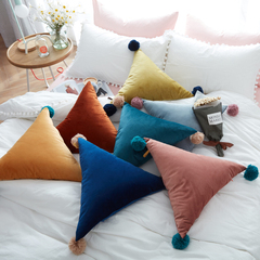 三角形 靠垫ins沙发垫装饰抱枕 北欧出口丹麦纯色手工毛线球抱枕