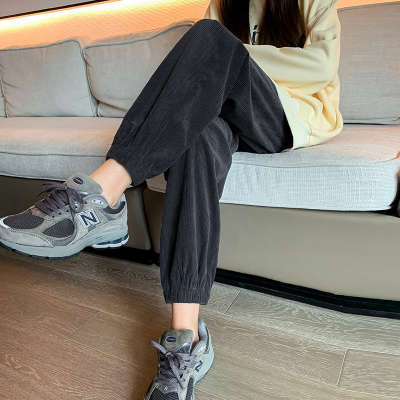 灯芯绒裤子女宽松束脚秋冬季2021新款显瘦条绒哈伦休闲加绒运动裤