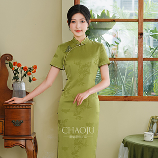 绿色旗袍女长款年轻款高端气质新中式改良版清新素雅日常可穿秋季