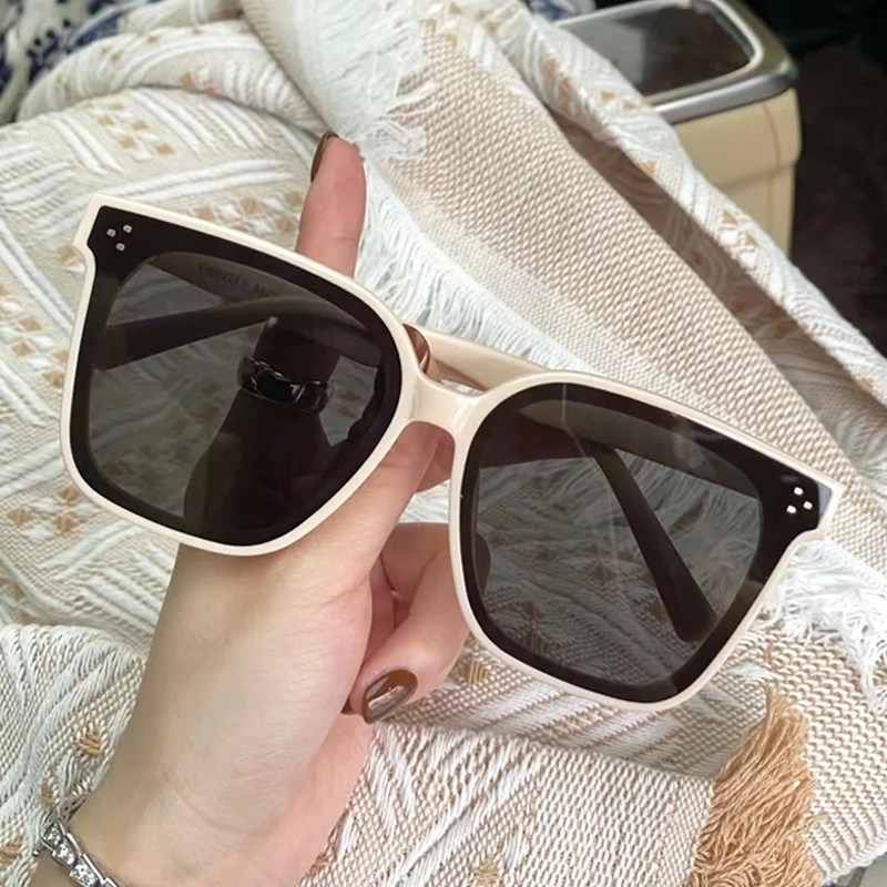 2021年新款潮gm墨镜女夏网红款白边太阳镜街拍高级感眼镜大脸显瘦