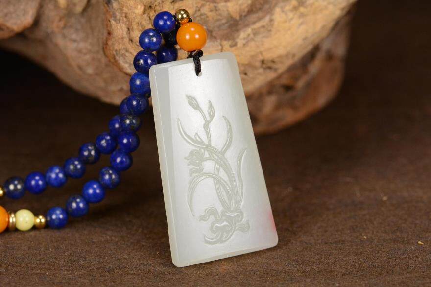 70海派玉雕大师张良作品 新疆和田籽料 蕙心兰质 兰花牌挂件