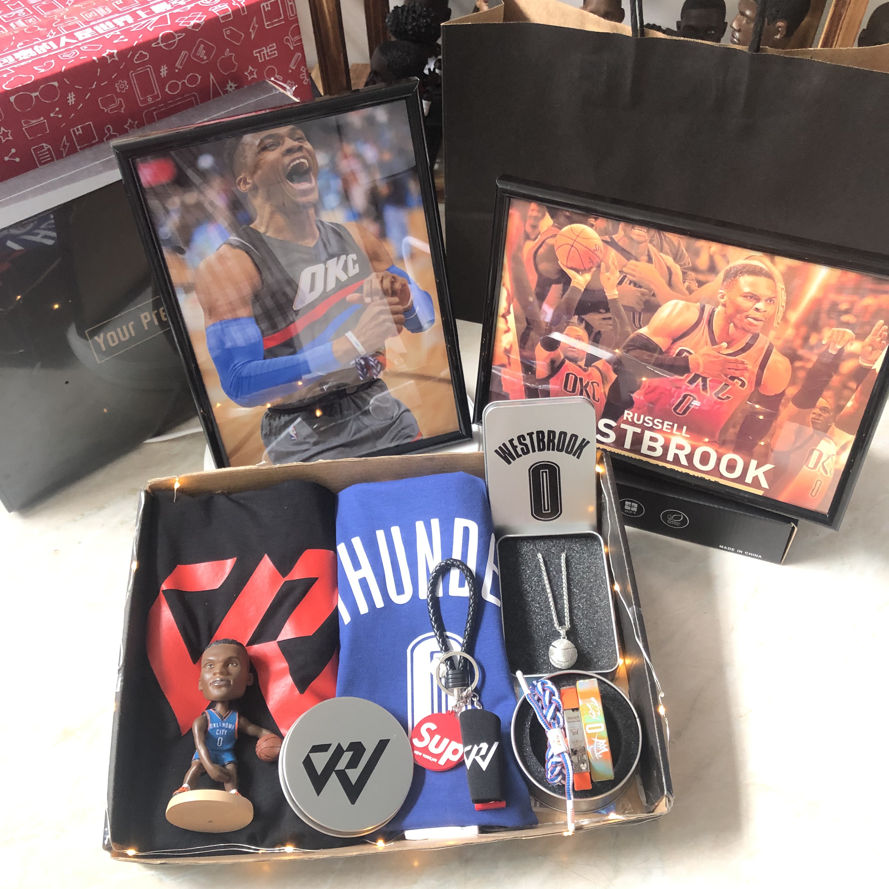 雷霆威少斯布鲁克球衣手办手环礼品关于送男生的个性创意篮球礼物