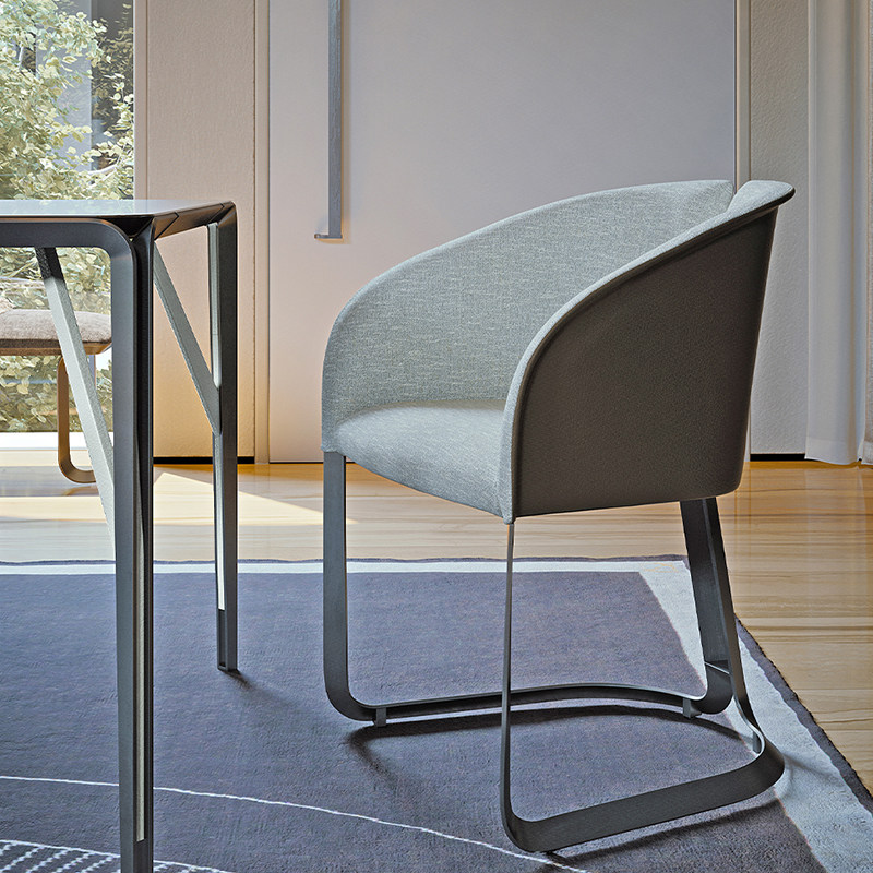 意式极简餐椅意大利轻奢设计皮靠背餐厅椅子后现代高端餐桌组合