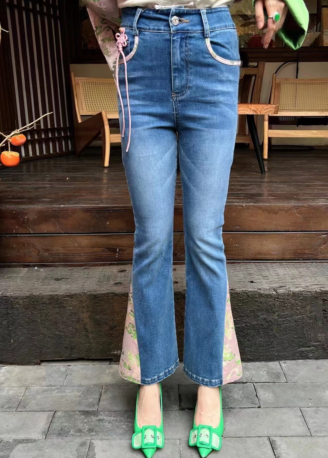 专注中高端女装清货2024年春季款Guimi+显瘦新中式国风微喇牛仔裤