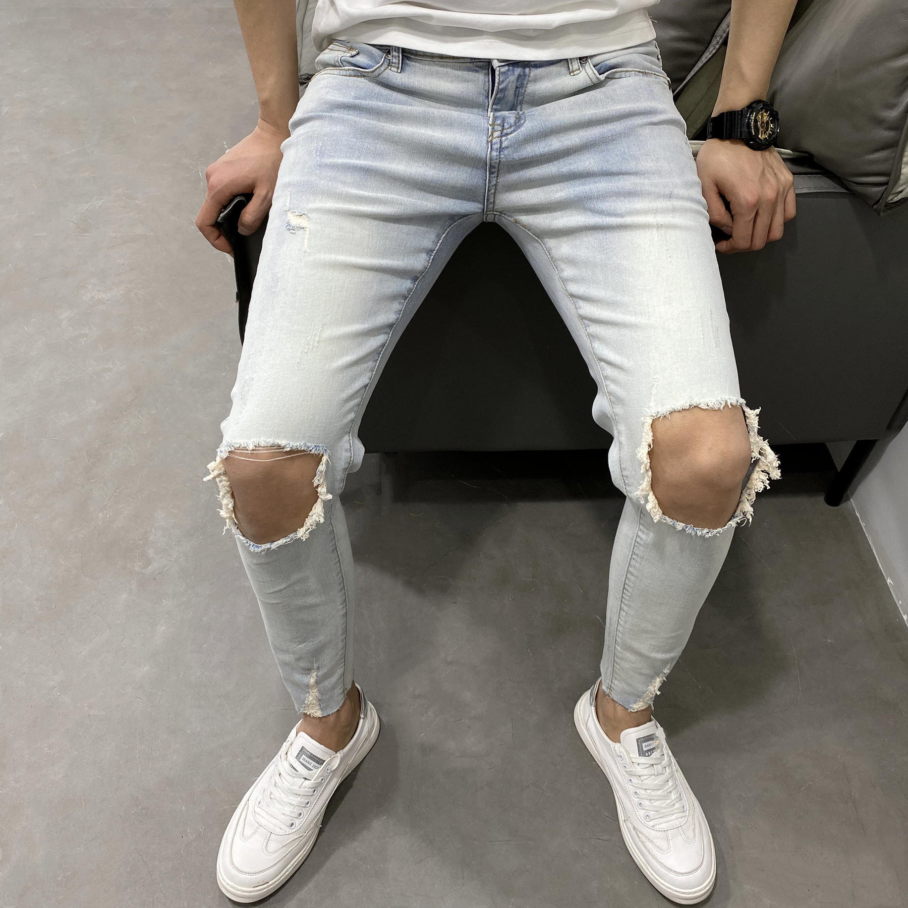 夏季浅蓝色膝盖破洞牛仔裤男韩版修身小脚裤潮流裤脚磨边九分裤男