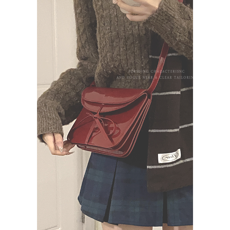韩国小众设计包包女2023新款时尚红色亮面小方包高级感百搭斜挎包