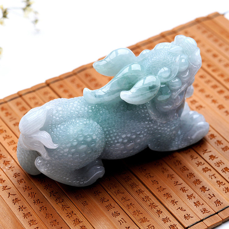 s7928纯天然a货精雕双彩翡翠麒麟把件137.28g