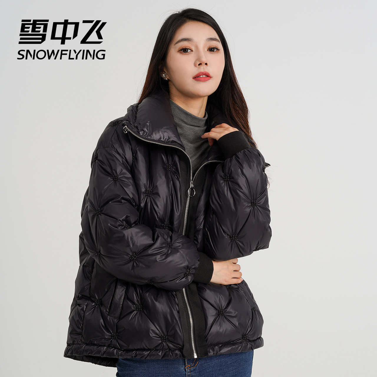 雪中飞2021秋冬新款时尚潮流女小众休闲通勤短款羽绒服