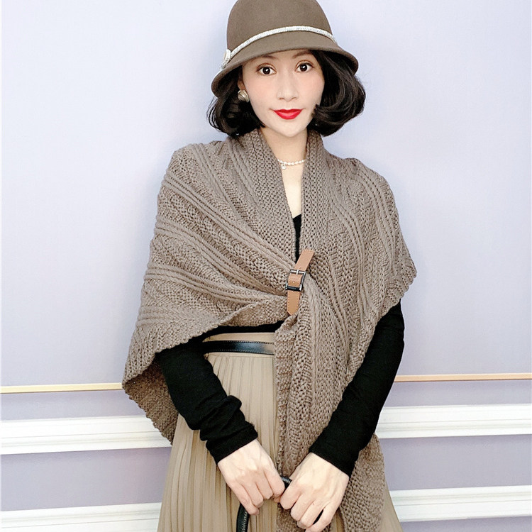 毛线针织披肩女2022新款时尚洋气高档秋款斗篷式外套三角围巾外搭