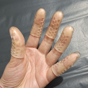 新款透明带孔手指保护套不闷手指硅胶指套防干裂保湿写字防磨防痛