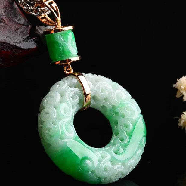精品天然翡翠a货飘翠绿雕花平安环吊坠--18k金镶嵌 10.42g