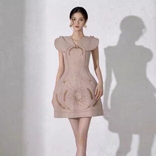 越南设计师2024夏季女装新款小众气质刺绣小礼服重工收腰显瘦连衣