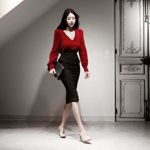 Korean version fashionable temperament elegant thin commuter V-neck contrast color bottomed dress