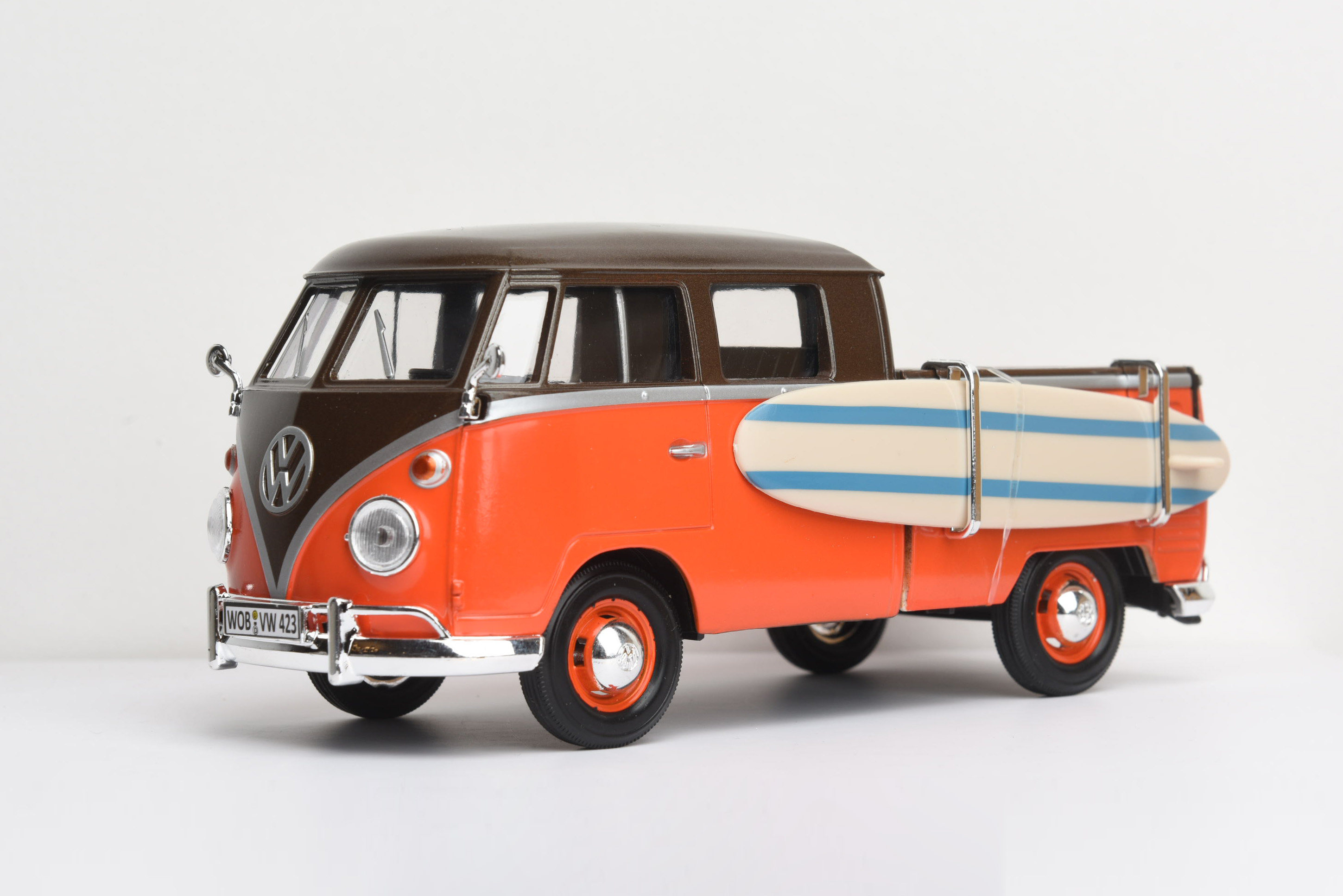 新品上市motormax1:24大众面包车t1皮卡滑浪板仿真合金车模