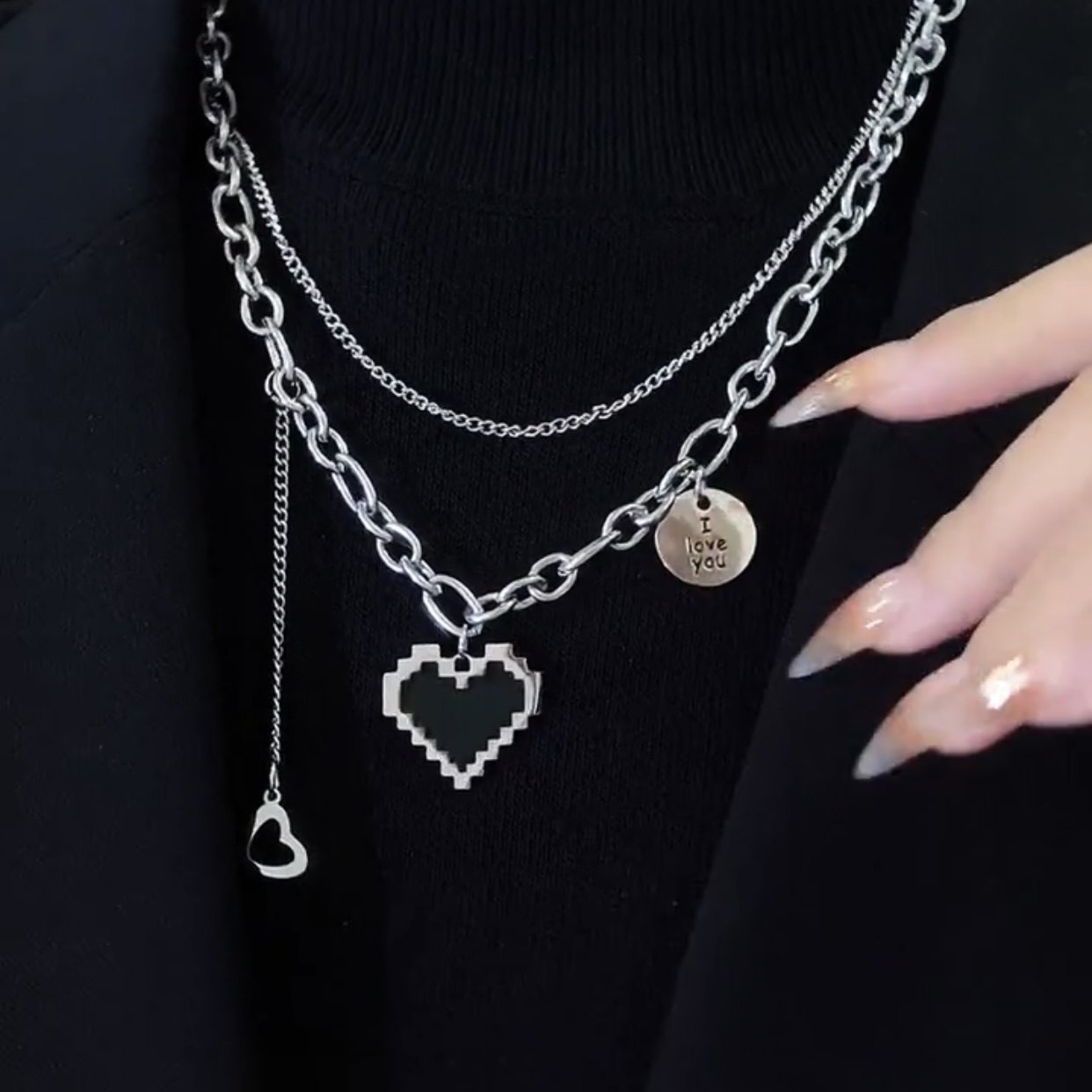 钛钢黑色爱心项链女夏ins嘻哈小众设计感装饰锁骨链高级毛衣链卫