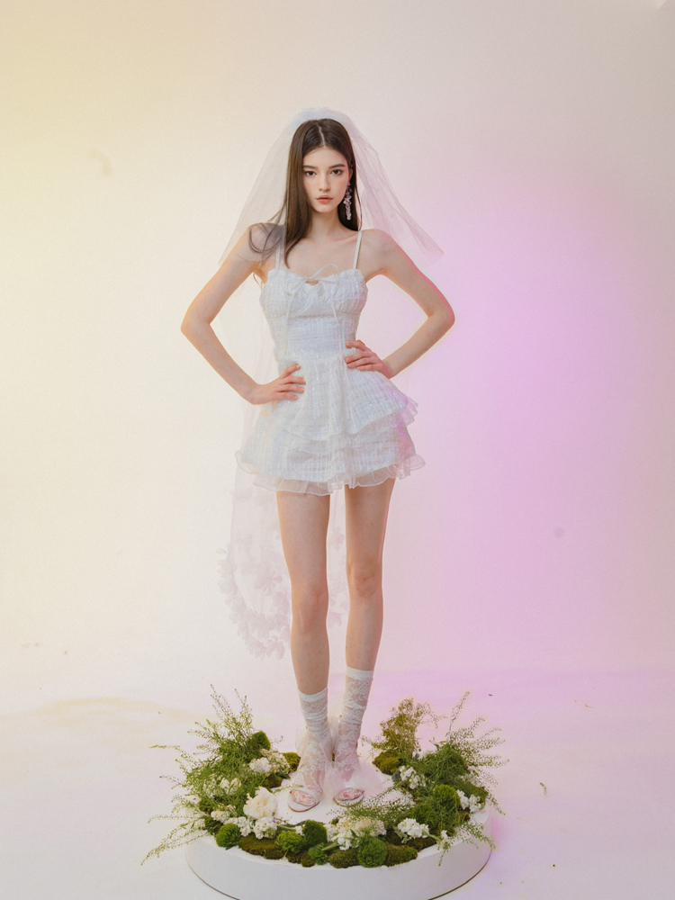 BloominGirls 新款白色吊带连衣裙收腰显瘦纯欲风公主蛋糕蓬蓬裙