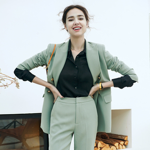 高级感炸街绿色西服套装休闲2021新款早秋职业气质西装外套女春秋