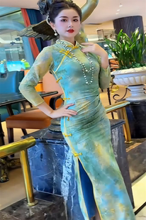 新中式复古国风扎染植绒改良旗袍女气质优雅年轻款修身显瘦连衣裙