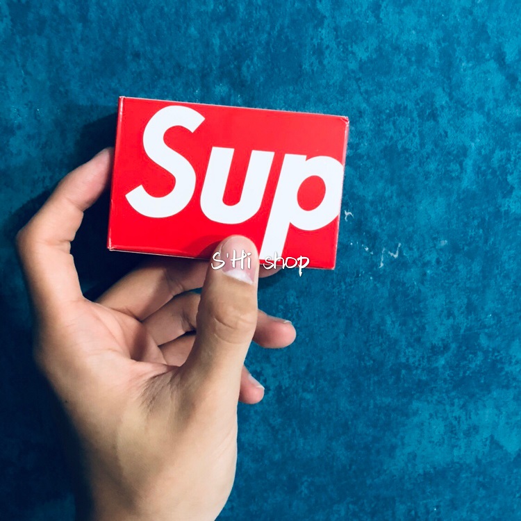 Supreme扑克牌 个性创意扑克潮便携出游大红色娱乐扑克牌ins同款在类目 模玩/动漫/周边/cos/桌游, 棋牌/桌游, 扑克中 - 来自Buy2taobao.com提供专业的淘宝代购服务