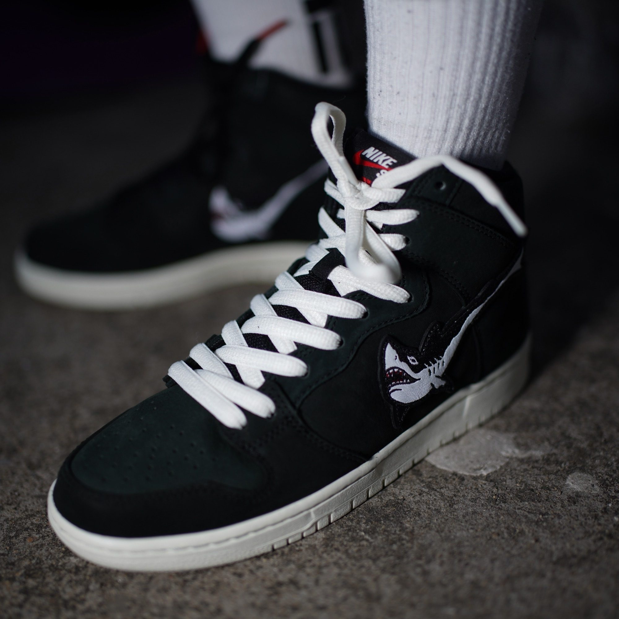 【tom】oskix耐克nikesb dunk high shark鲨鱼黑白板鞋ci2692-001