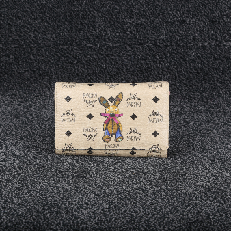 【胖虎中古店】 95新 MCM裸色pvc女士短款錢包 12.13在類目 閑魚優品, 箱包皮具/熱銷女包/男包, 錢包中 - 來自Buy2taobao.com提供專業的淘寶代購服務