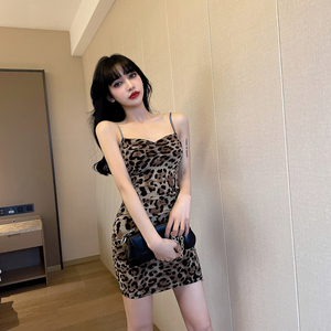 Suspender， drill chain， slim waist， leopard print， sexy bag， hip and fashionable dress