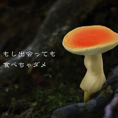 日本正版扭蛋玩具蘑菇少女毒太深腹痛痛经蘑菇人模型桌面摆件