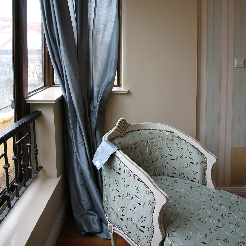 圣奇尼洛特丝绸绣花仿真丝古典美式窗帘湖绿米色等定制别墅高窗