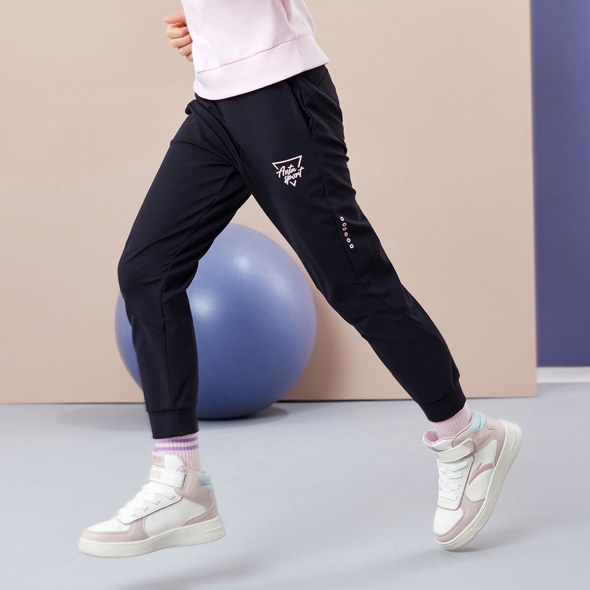 安踏儿童中大女童裤子2022年新款运动透气防蚊长裤子运动裤