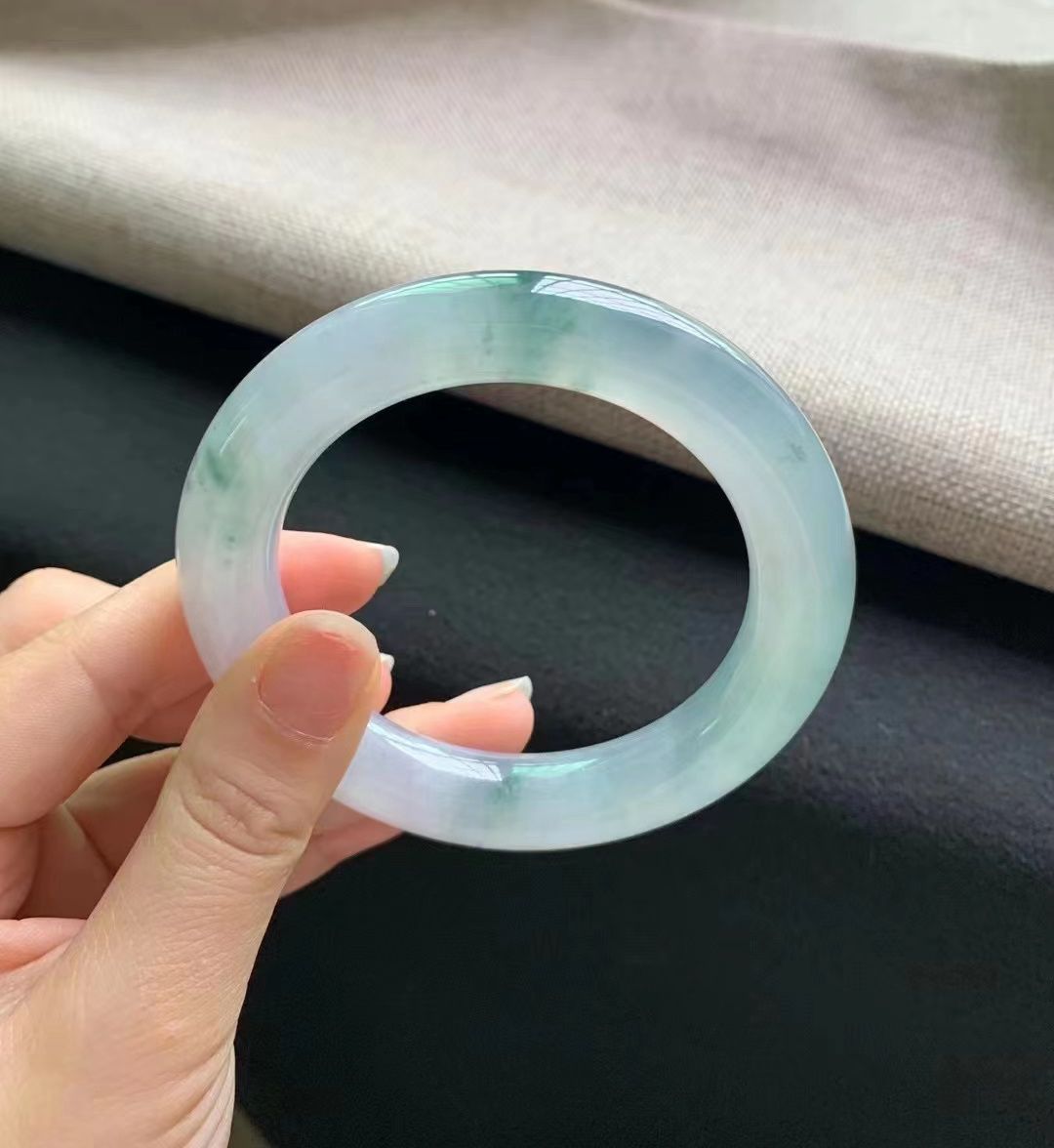 天然缅甸a货翡翠冰种飘花胖圆条手镯