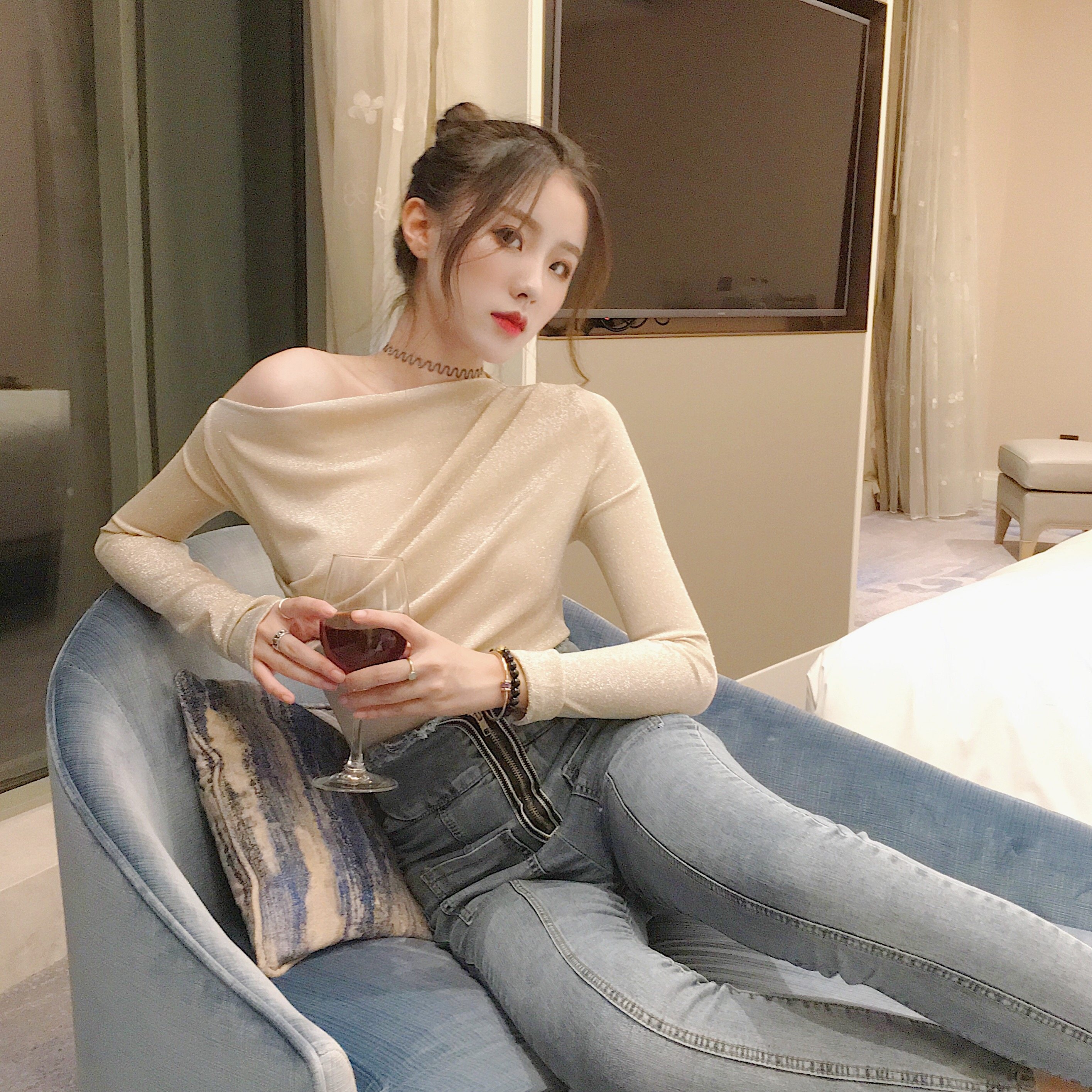 特价主播上衣冬 性感_气质露单肩小心机网红yy直播衣服女主播服装上镜