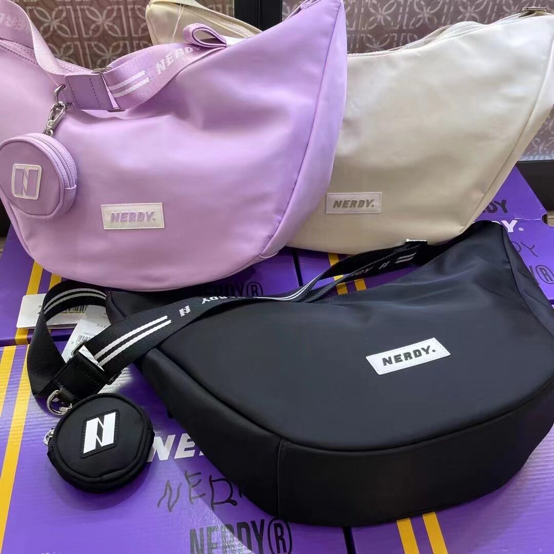 海外代购_小狐狸海外代购nerdy专柜新款马卡龙反光条子母包饺子包腋下