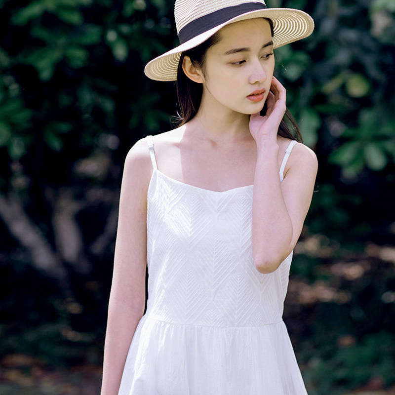 文艺复古白色刺绣纯棉吊带连衣裙子夏少女桔梗裙森系小清新度假裙