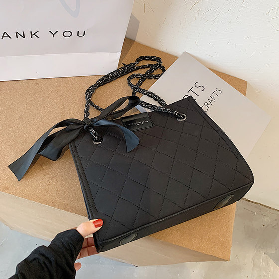 Linger Chain Bag Female Winter 2020 New Tide Fashion Wild INS Large Capacity Single Shoulders Under The Sloth Linger Chain Bag Female Winter 2020 New Tide Fashion Wild INS Large Capacity Single Shoulders Under The Sloth