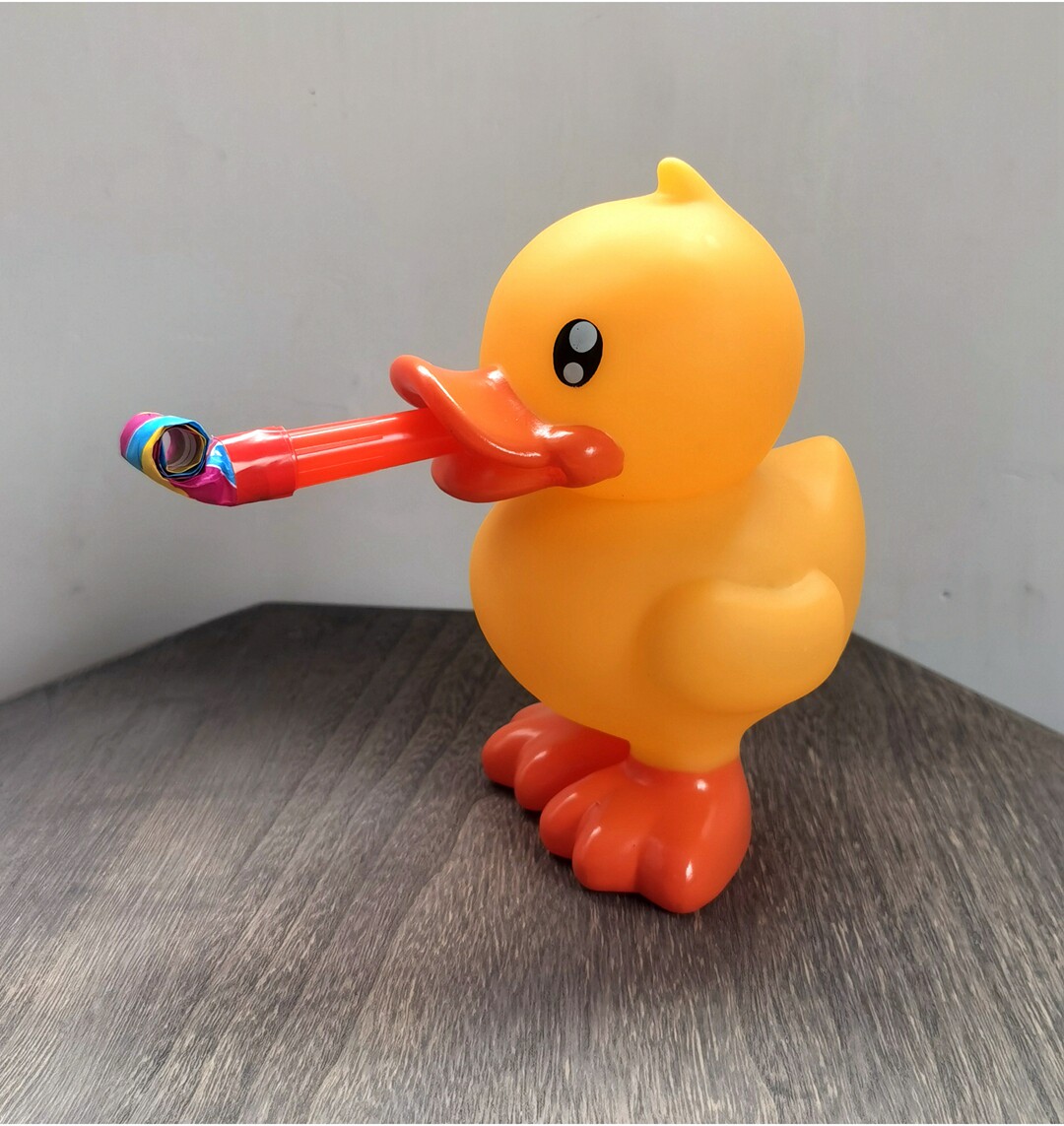 品质很好搞怪逗乐儿童按捏会发声吹哨玩具黄鸭鸭u