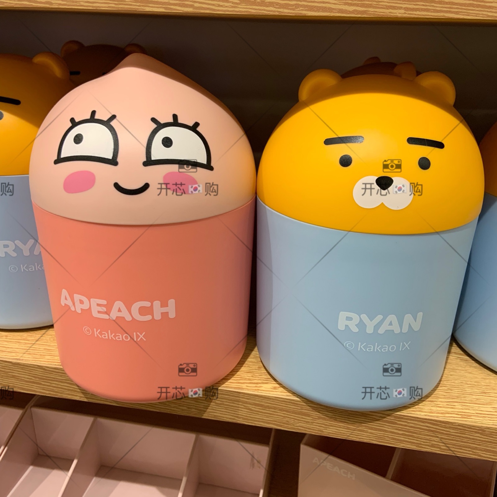 现货 kakao friends MINISO联名系列 屁桃 RYAN桌面垃圾桶 收纳罐在类目 家庭/个人清洁工具, 家务/地板清洁用具, 垃圾桶/垃圾架, 垃圾桶中 - 来自Buy2taobao.com提供专业的淘宝代购服务