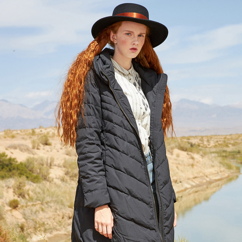 热销谜底羽绒服