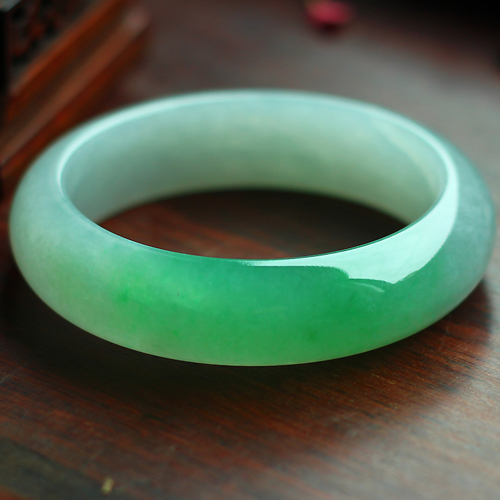 阳春白雪冰糯种超级细腻*超级宽版*阳绿手镯*天然a货翡翠79.22克