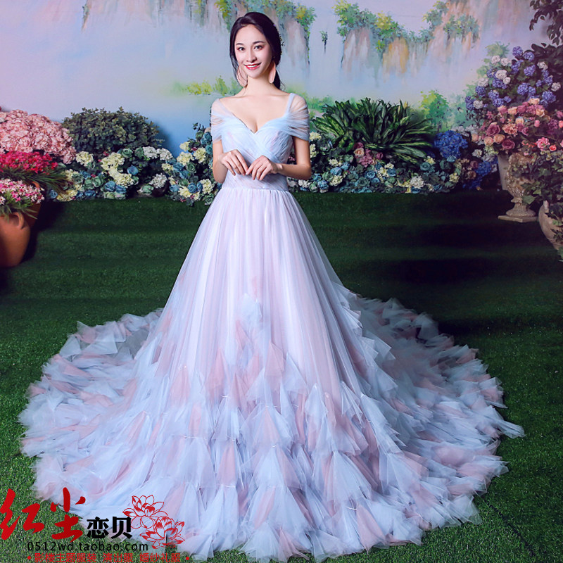 2018新款外景森系拍照礼服摄影写真旅拍彩色拖尾婚纱影楼主题服装